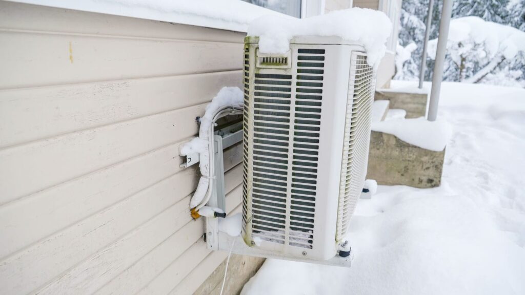 heat pump outside in below freezing temperatures